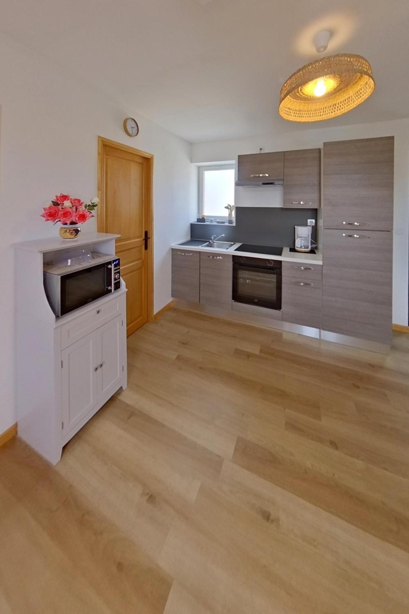Logement Cosy Parking Prive Situe Au Coeur Du Village Reviers Buitenkant foto